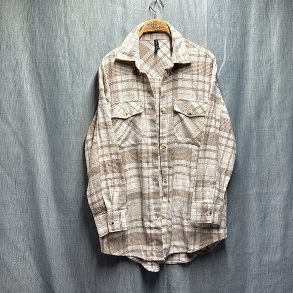 Amisu Cream and Tan Plaid Shirt Jacket size medium - Picture 3 of 10